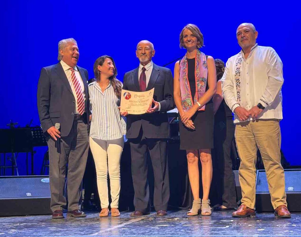 Gregorio Escalante gana Certamen de Canción Queretana