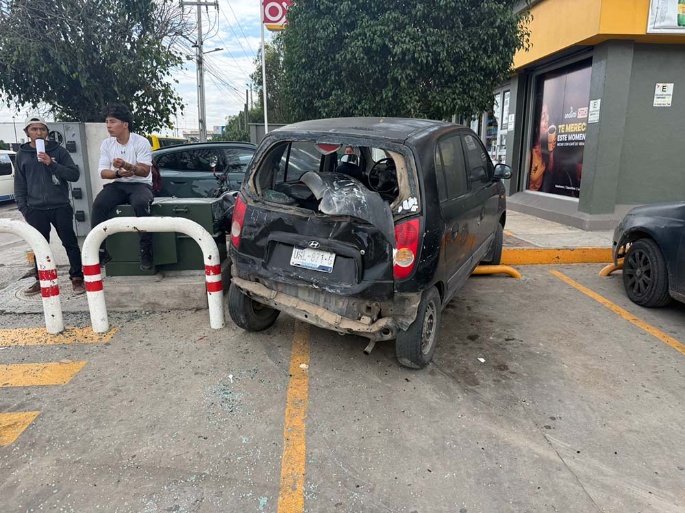 Choque triple en Tequisquiapan deja dos hospitalizadas
