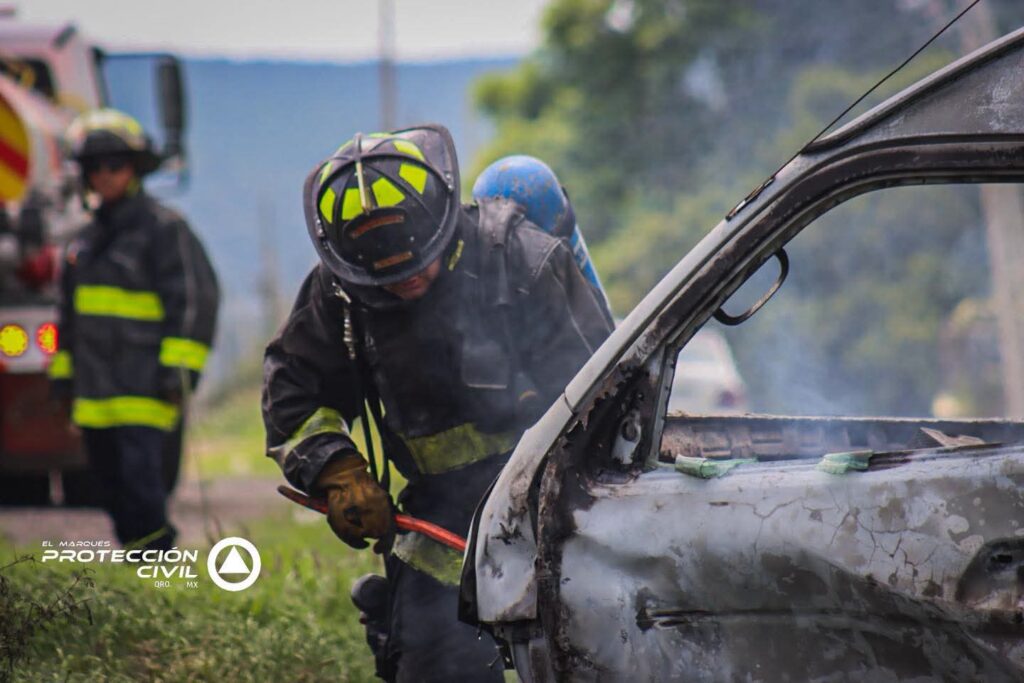 Título Choque e incendio movilizan a emergencias en El Marqués