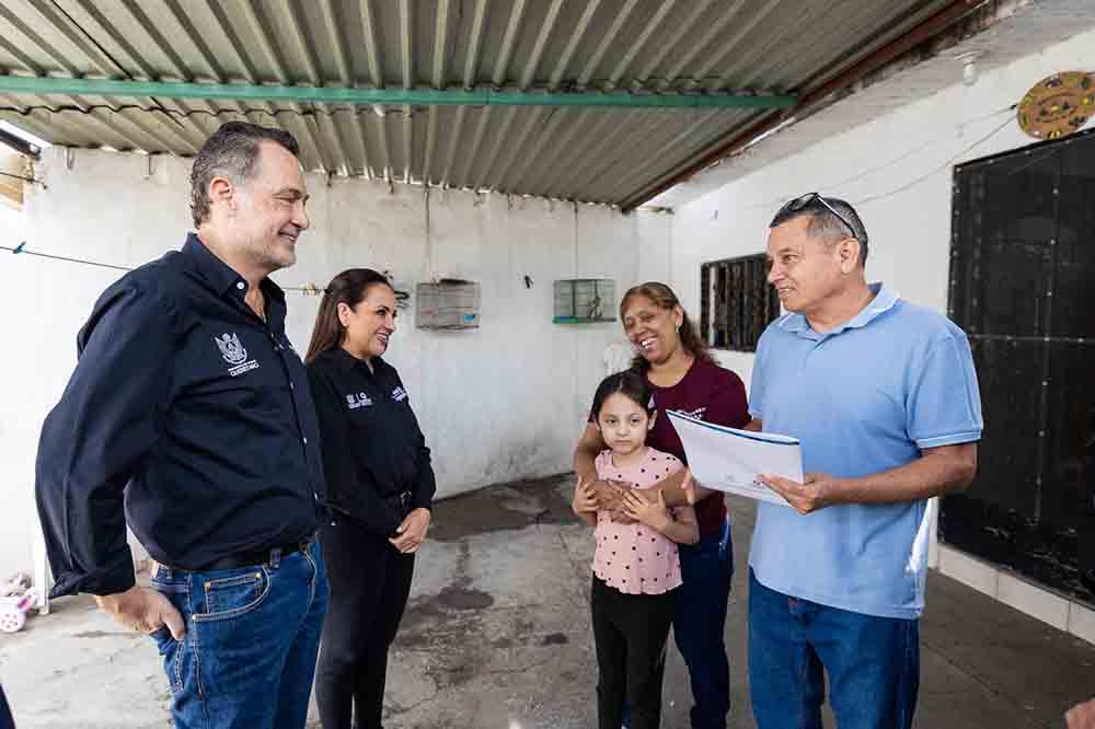 Gobierno entrega títulos; San Juan busca 300 escrituras