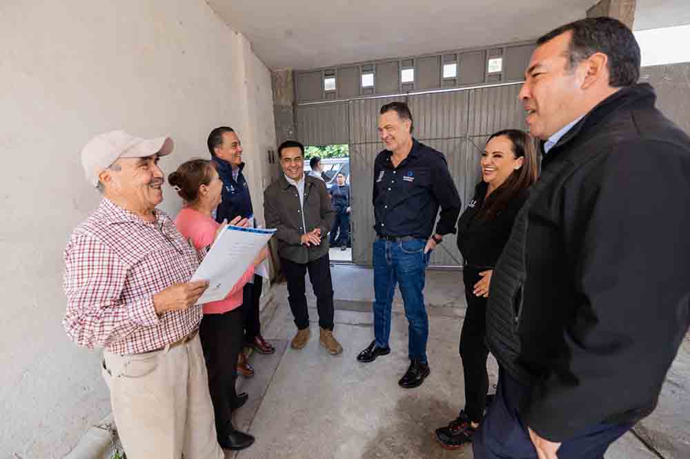 Gobierno entrega títulos; San Juan busca 300 escrituras