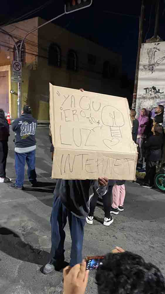 3 días con fallas de luz; vecinos de Felipe Ángeles bloquean vía