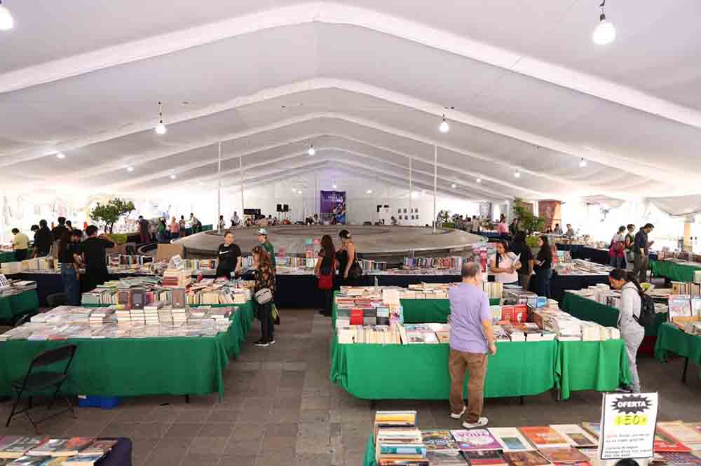 Invita SECULT a visitar la Feria del Libro Plaza Constitución