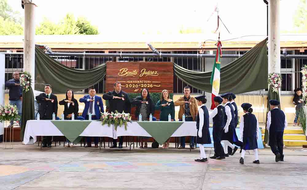 Roberto Cabrera asiste a graduaciones de primarias en San Cayetano y Laguna de Vaquerías Roberto Cabrera asiste a graduaciones de primarias en San Cayetano y Laguna de Vaquerías