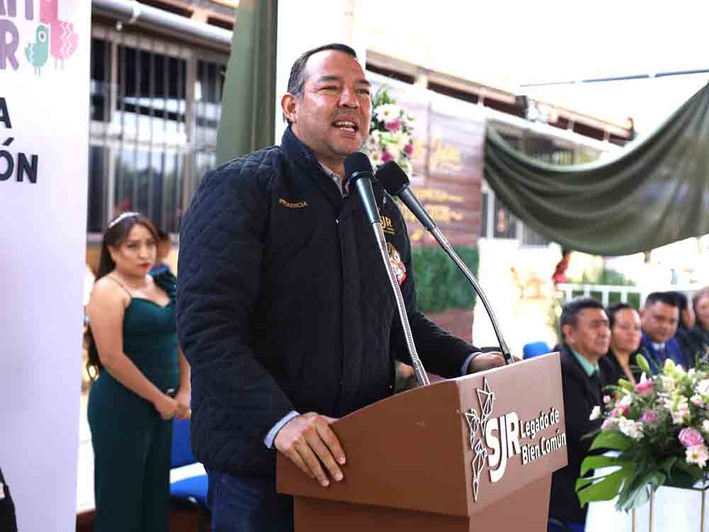 Roberto Cabrera asiste a graduaciones de primarias en San Cayetano y Laguna de Vaquerías