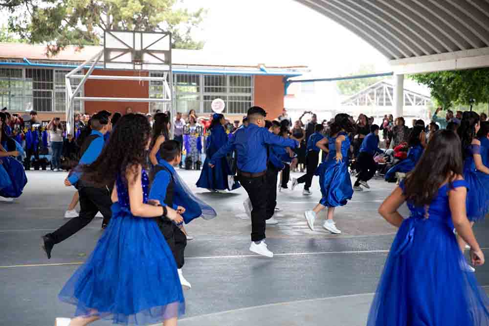 Roberto Cabrera asiste a graduaciones de primarias en San Cayetano y Laguna de Vaquerías