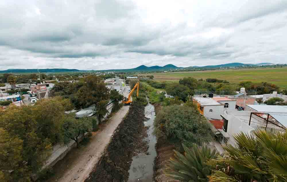 Realizan desazolve en La Venta para prevenir inundaciones