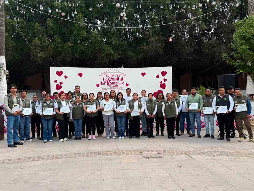 Tolimán reconoce a personal municipal en Honores