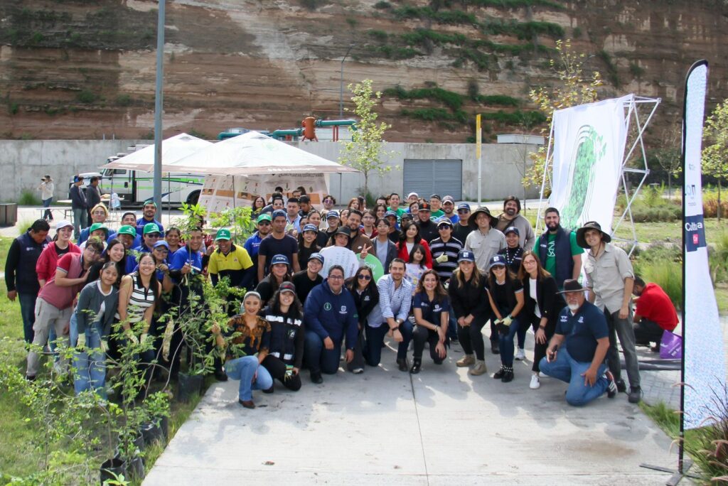 El Municipio de Querétaro realizó una jornada de reforestación en las instalaciones del Centro de Innovación y Tecnología Creativa BLOQUE, donde autoridades municipales, representantes de la iniciativa privada y miembros de la comunidad tecnológica plantaron 40 árboles de especies nativas con el propósito de fortalecer las áreas verdes de la ciudad y promover el cuidado del medio ambiente.