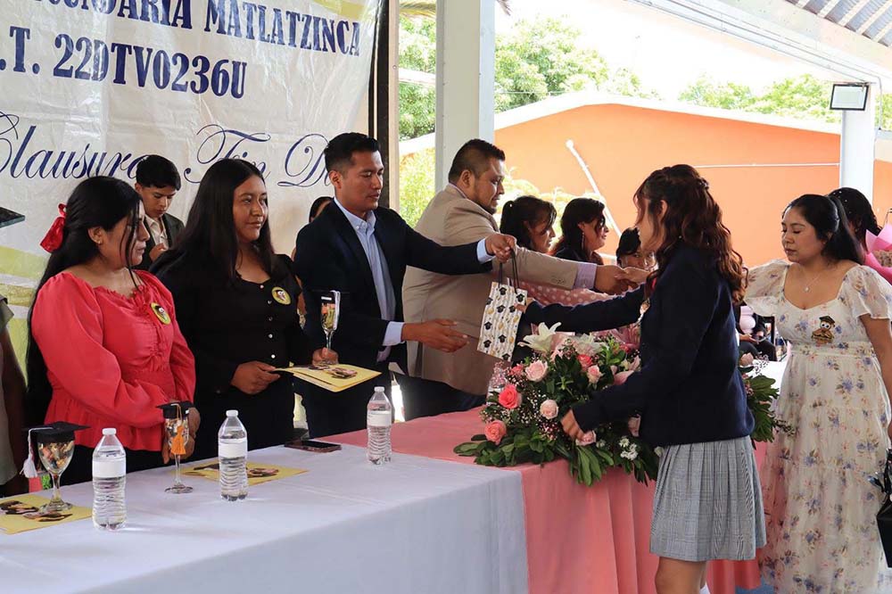 Alejo Sánchez apadrina generación escolar en Bomintzá
