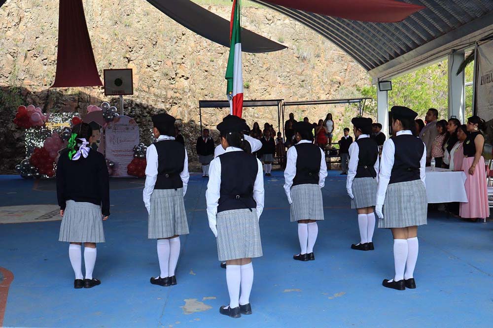 Alejo Sánchez apadrina generación escolar en Bomintzá
