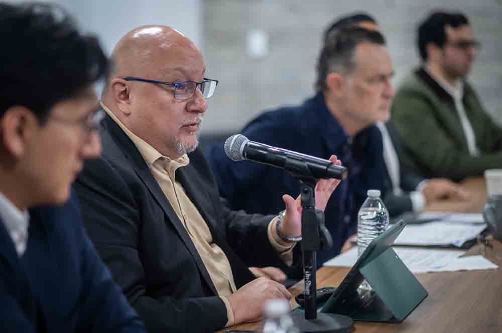 Querétaro opera bajo la visión de un gobierno que simplifica, coordina a sus instituciones y pone al ciudadano, y al inversionista, en el centro de las decisiones, afirmó el titular del Poder Ejecutivo estatal, Mauricio Kuri González, en la presentación del Diagnóstico y Plan de Implementación para la Instalación de la Ventanilla Digital de Inversiones, proyecto que busca simplificar trámites, reducir cargas administrativas y digitalizar los procesos de principio a fin.
