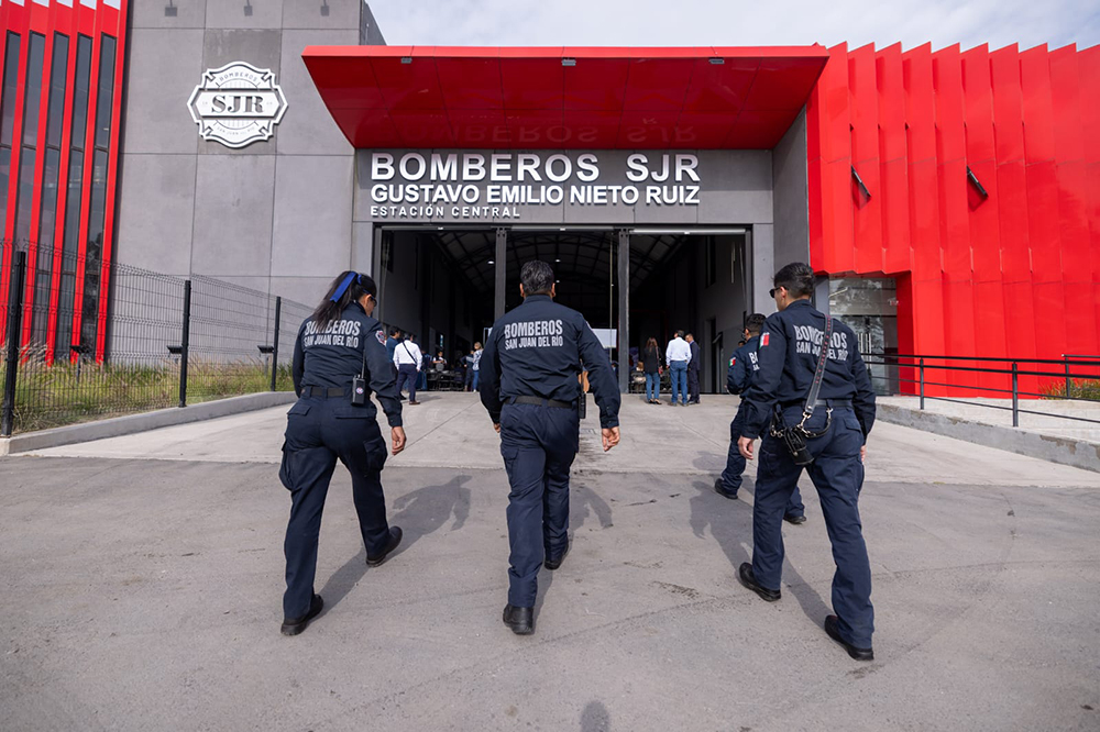 Kuri reconoce bomberos sanjuanenses con cuatro distinciones