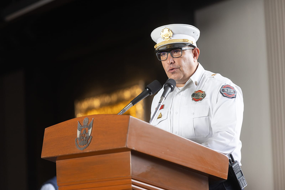 Kuri reconoce bomberos sanjuanenses con cuatro distinciones