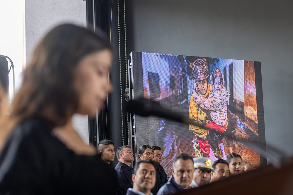 Kuri reconoce bomberos sanjuanenses con cuatro distinciones