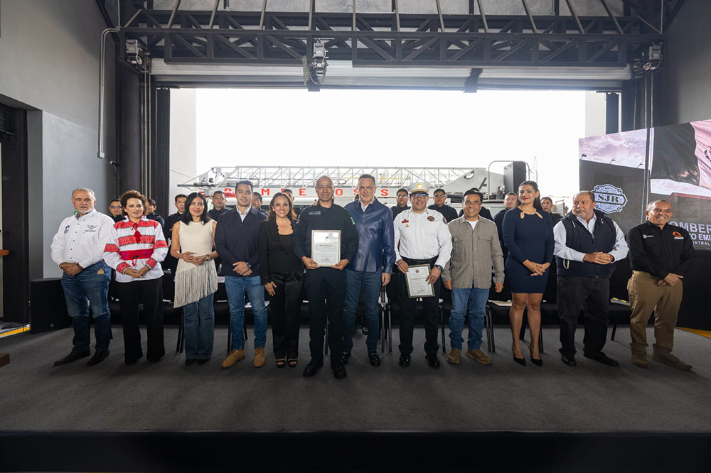 Kuri reconoce bomberos sanjuanenses con cuatro distinciones