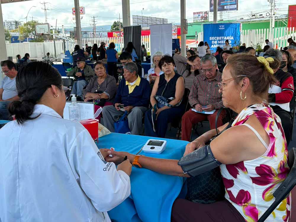Alcalde en Acción acerca servicios al Centro Histórico