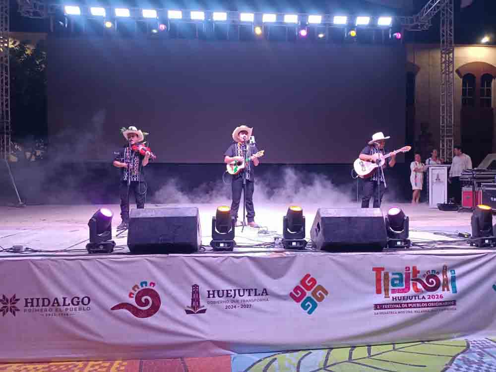 Portadores de tradición llevan a Hidalgo la cultura queretana