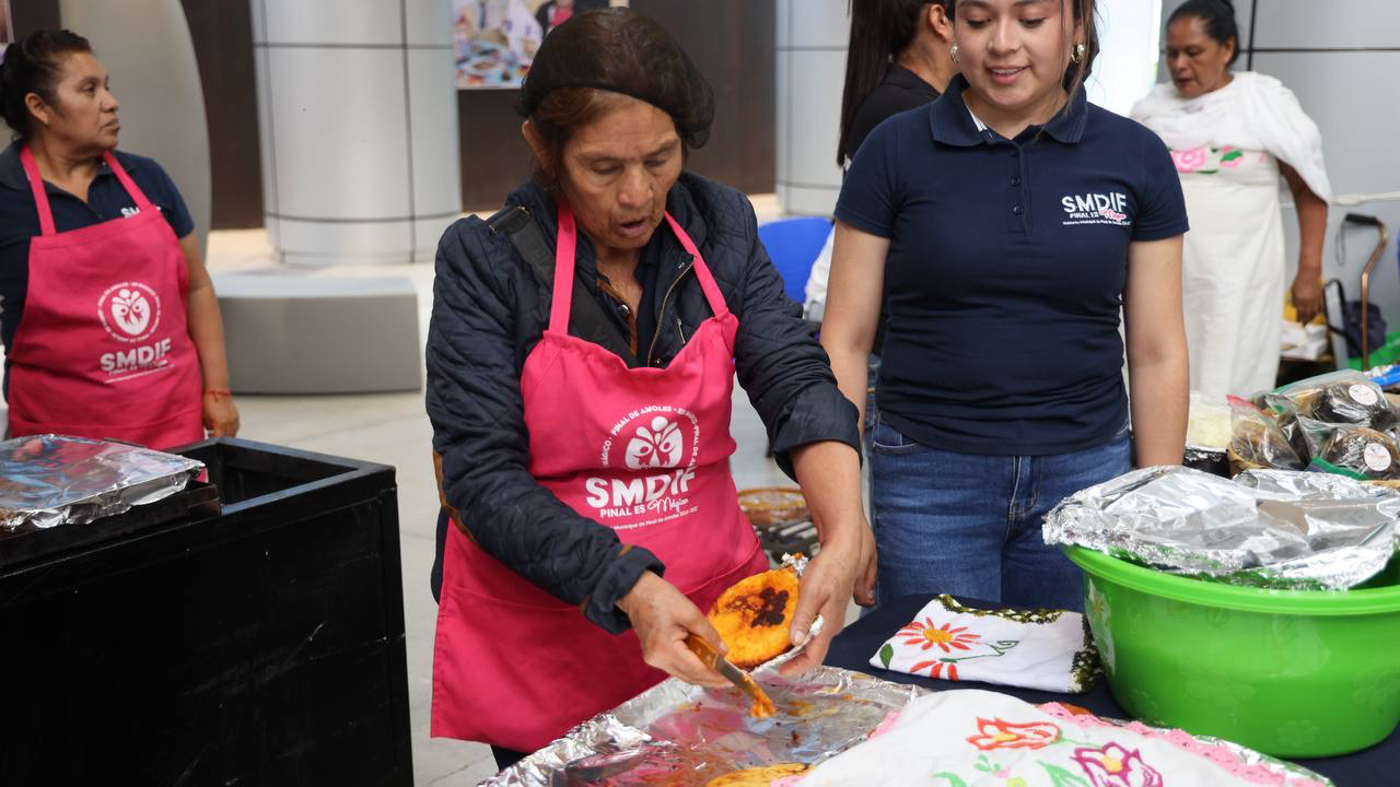 SEDIF reúne adultos mayores de 18 municipios