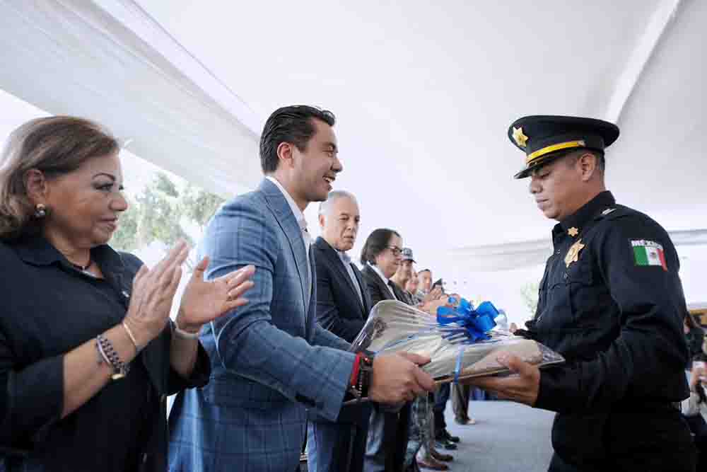 Querétaro equipa policía con 64 mdp