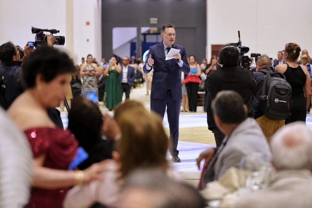 Querétaro celebra adultos mayores de 18 municipios