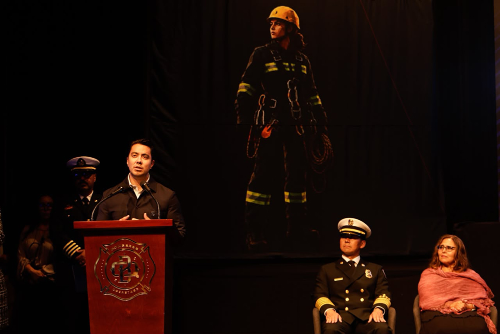 Bomberos celebran 77 años de servicio en Querétaro