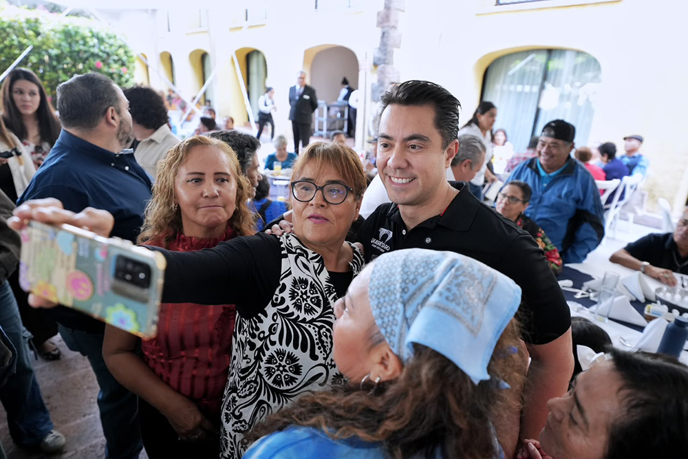 Felifer reconoce a 1,900 adultos mayores en Querétaro