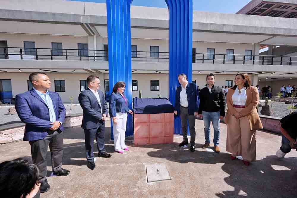Felifer destaca educación en Bachilleres Campus Aeropuerto