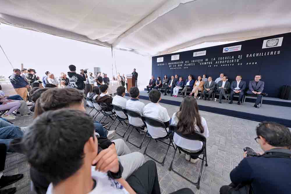 Felifer destaca educación en Bachilleres Campus Aeropuerto