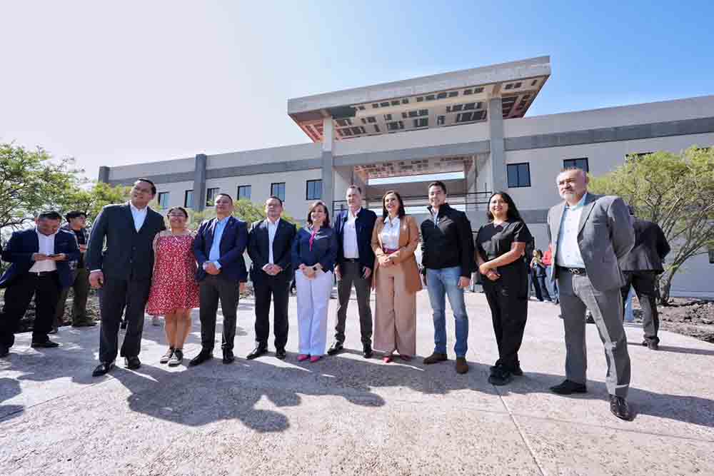 Felifer destaca educación en Bachilleres Campus Aeropuerto