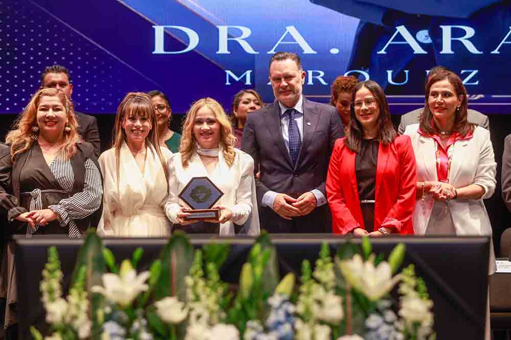 Reconoce Gobernador a las y a los profesionistas del año 2025