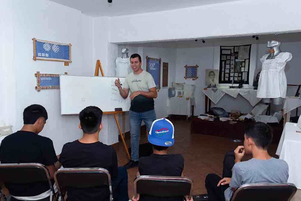 SECULT forma 106 huapangueros en siete municipios