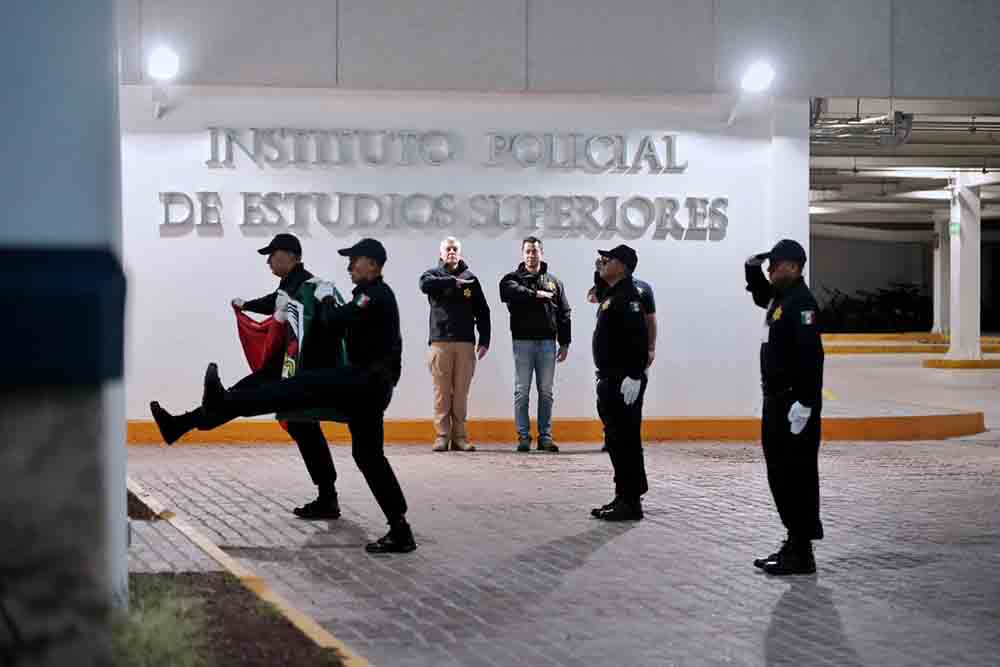 Felifer supervisa formación policial queretana desde 5:30