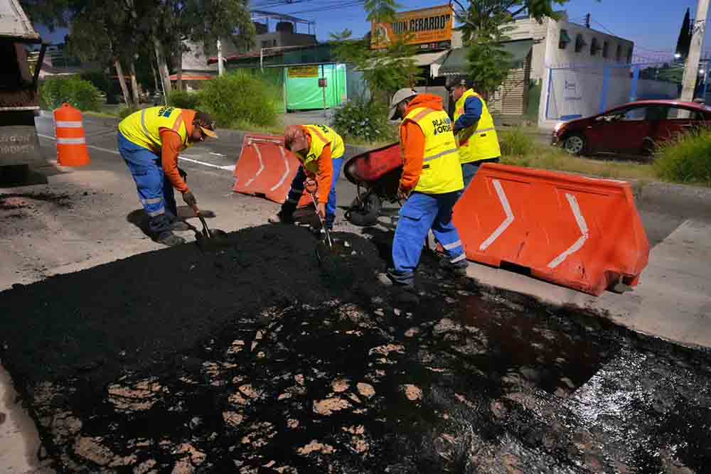 Querétaro rehabilita 112 mil m² con bacheo