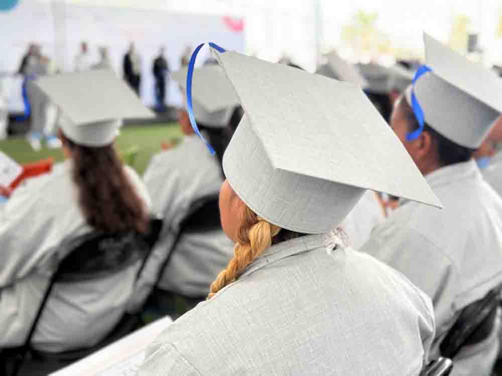 Querétaro gradúa a 597 personas privadas de libertad