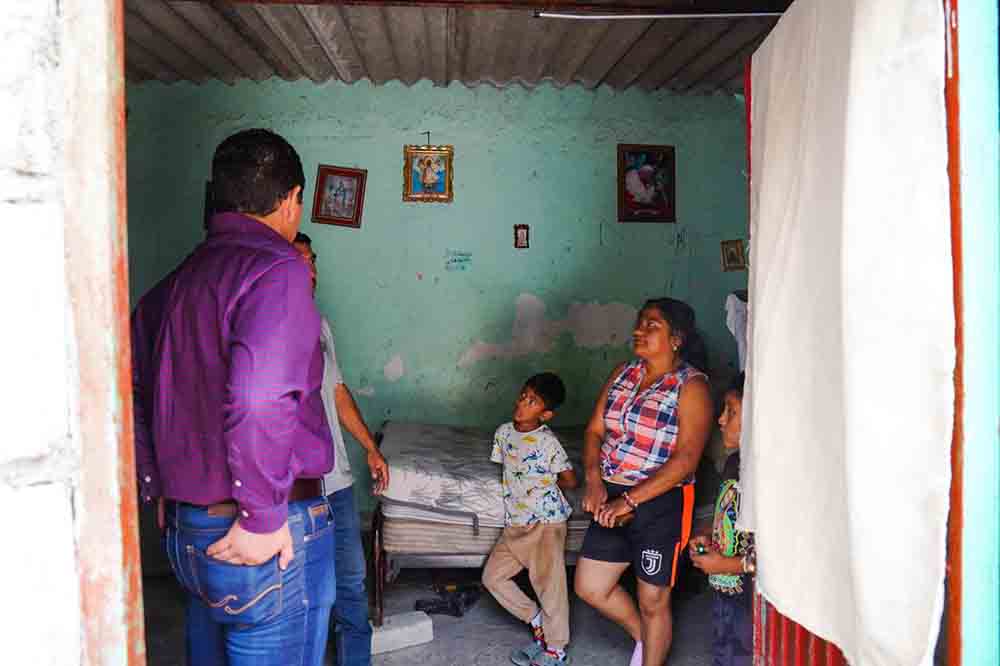 Beto Nava apoya Ajuchitlancito tras granizada
