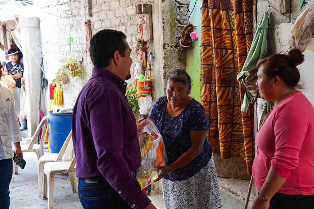Beto Nava apoya Ajuchitlancito tras granizada