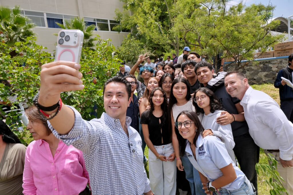 Felifer encabeza reforestación de 150 árboles en Bicentenario