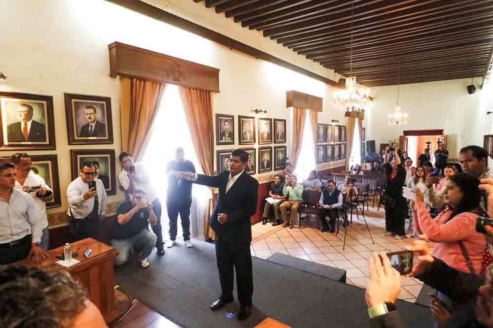 Miguel Jiménez asume Secretaría de Ayuntamiento