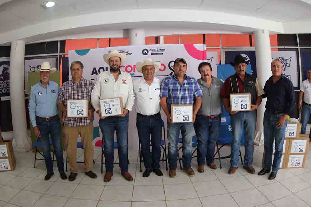 SEDEA entrega kits contra gusano barrenador en Querétaro