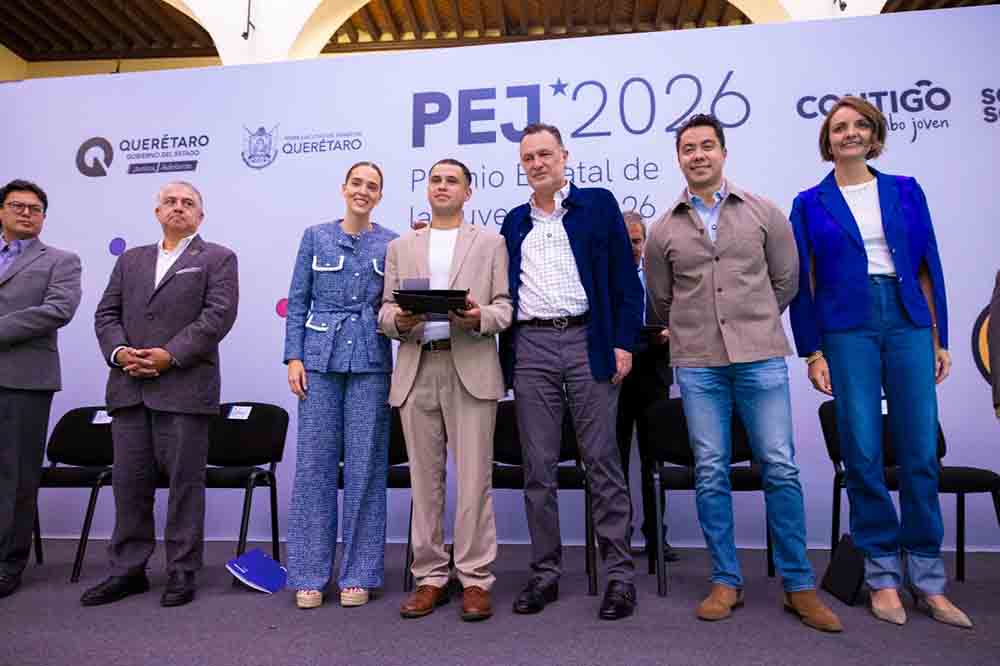Querétaro premia a 11 jóvenes con 360 mil