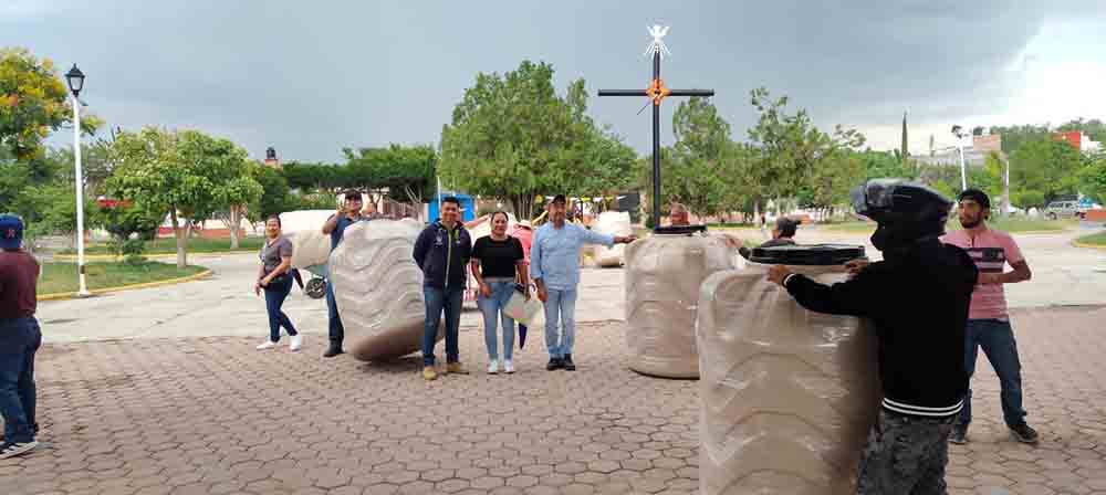 San Juan entrega 115 tinacos en tres comunidades