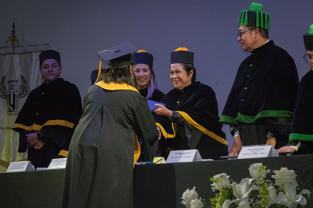 SESA encabeza graduación de enfermería en UNITEC
