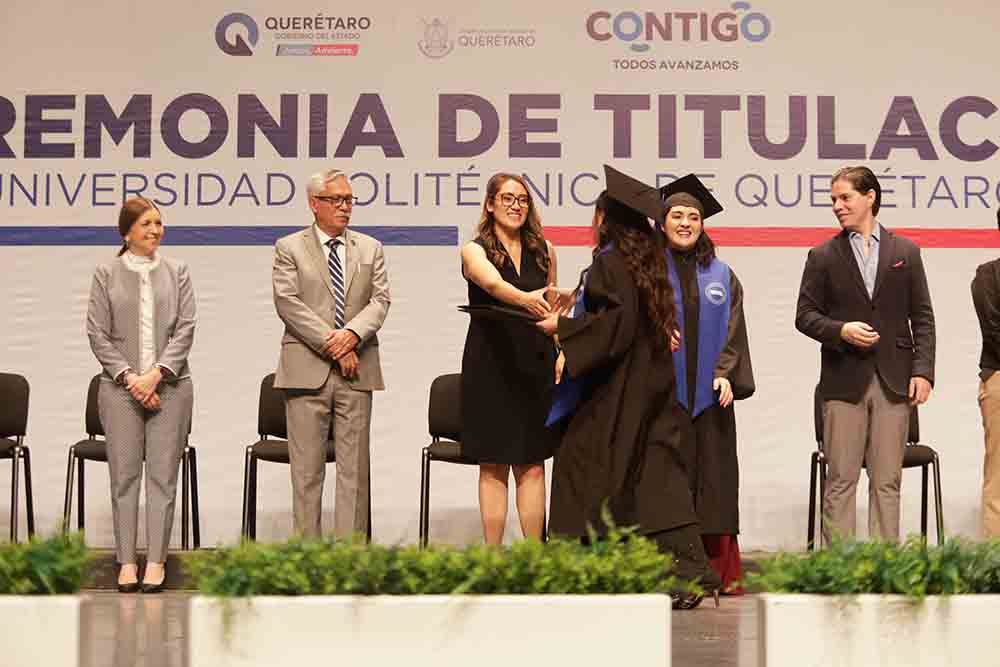 UPQ entrega 838 títulos profesionales en Querétaro