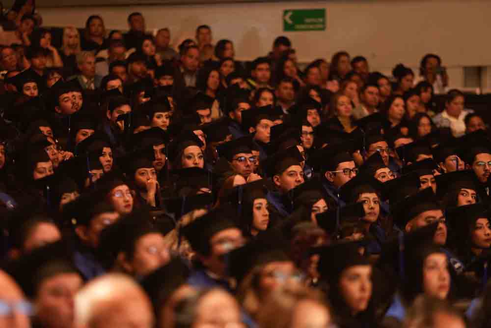 UPQ entrega 838 títulos profesionales en Querétaro