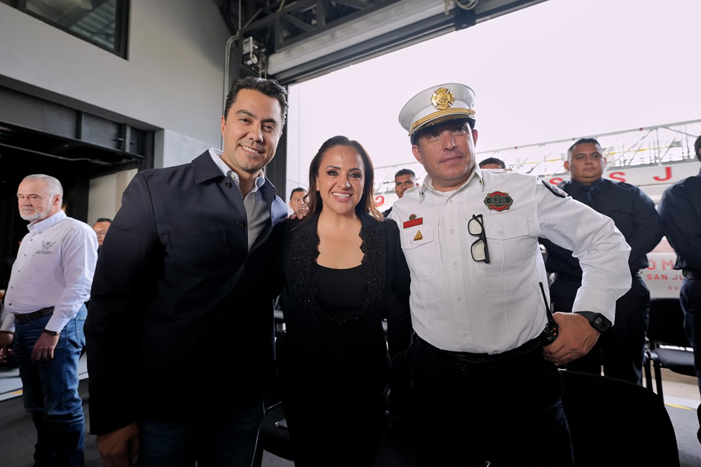Felifer reconoce valentía de bomberos queretanos