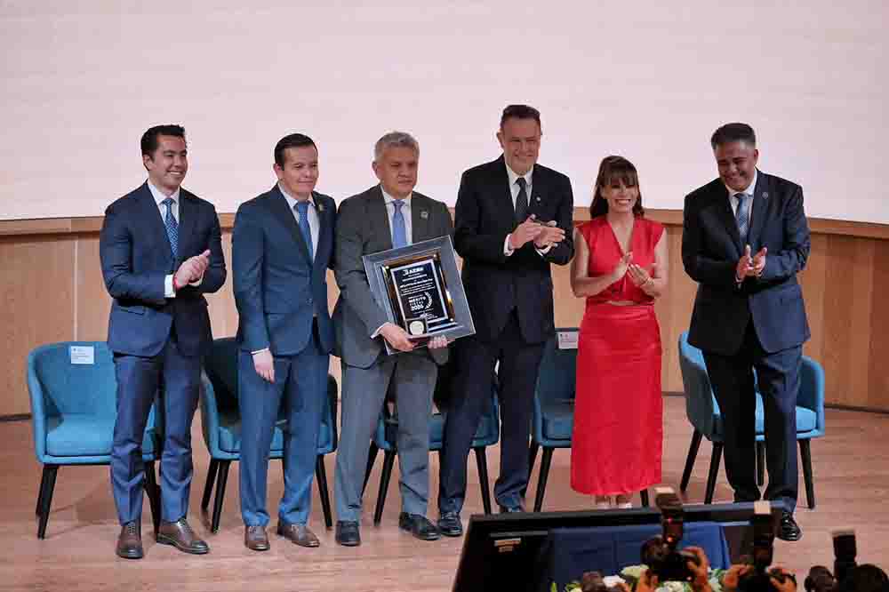 Felifer Macías reconoce aportación de fiscalistas