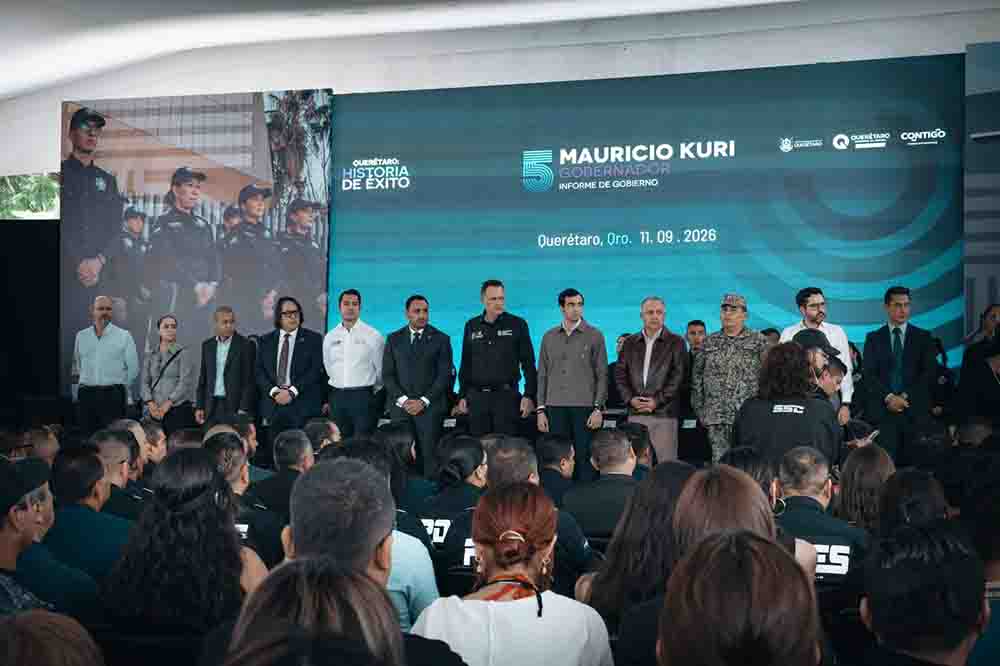 Fiscal General acude a graduación de nuevos policías