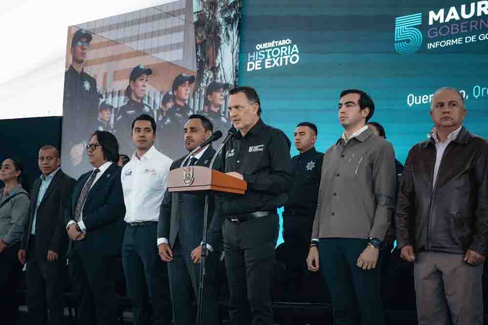 Fiscal General acude a graduación de nuevos policías