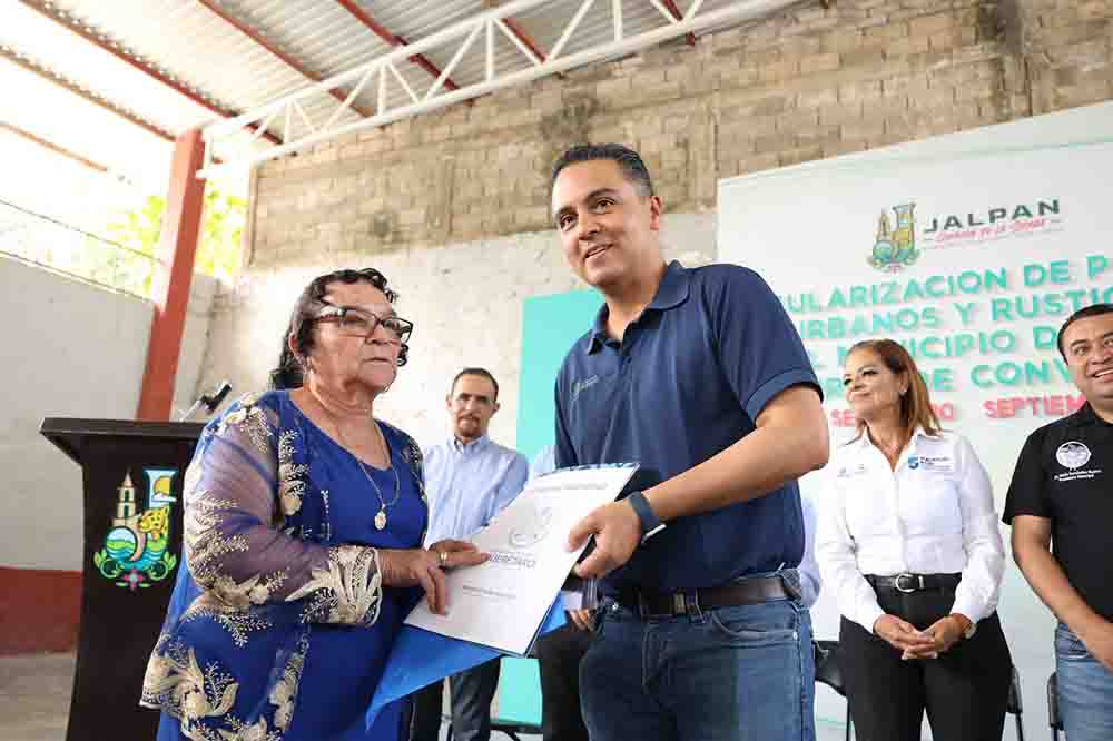 Entregan títulos de propiedad a comunidades indígenas en Jalpan